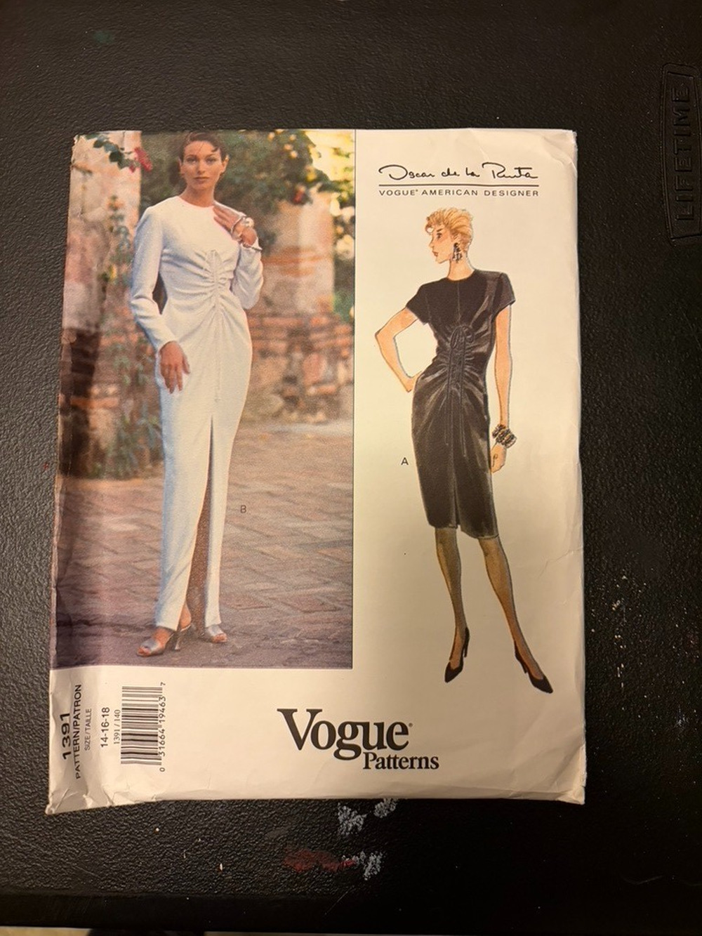 Vogue American Designer Pattern # 1391 OSCAR DE LA RENTA size 14.16.18